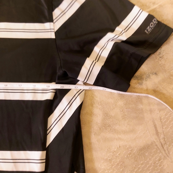 Large IZOD Men's T-Shirt - Picture 2 of 5